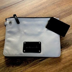 Designer purse in real leather. It’s adjustable!